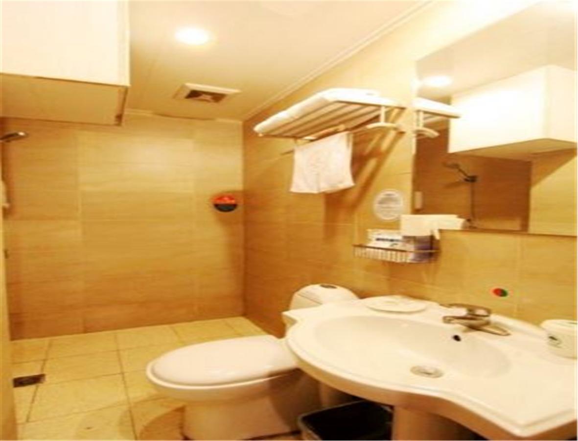 Greentree Inn Shandong Qingdao Railway Station Zhanqiao Yacht Wharf Express Extérieur photo